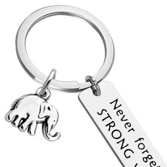 Elephant Charm Keychain Silver Plated Gift Never Forget How Strong You Are - Picture 3 of 5